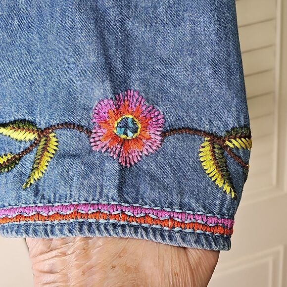 Blouse By Tantrums Denim V Neck Embroidered Front & Sleeve Blue Sz L - Picture 2 of 6